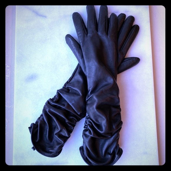 Soia & Kyo Accessories - Soia & Kyo Black Ruched Mid-Length Leather Gloves